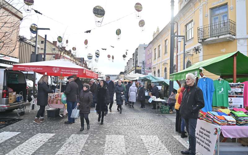 mikloševo-senje, miklavž, senje, stojnice, ljudje, trg
