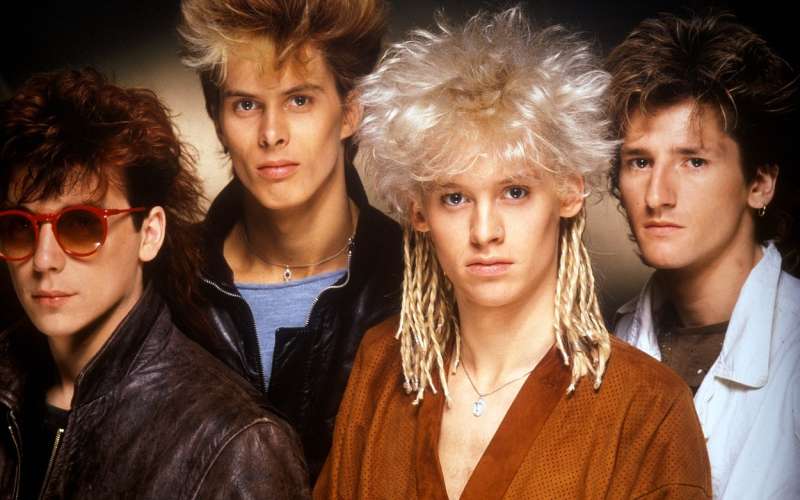 Po odhodu Limahla 1983 so Kajagoogoo nadaljevali kot kvartet.