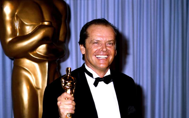 Jack Nicholson, leta 1984, ko je prejel oskarja za stransko vlogo v filmu Terms of Endearment (Čas n