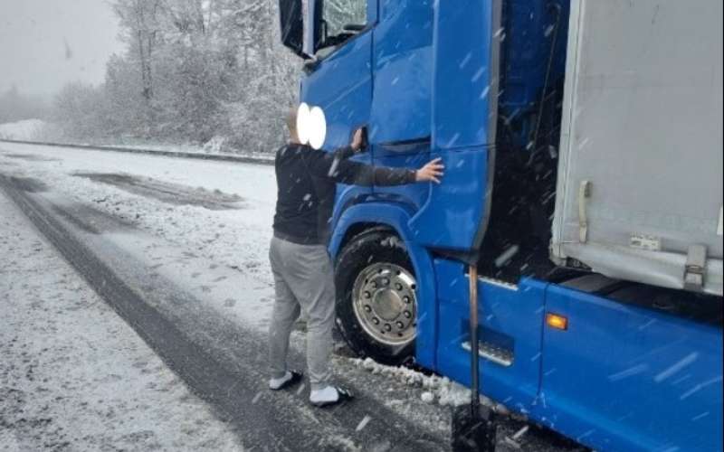 policija sneg.jpg