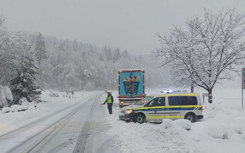 slovenska policija, sneg, zima