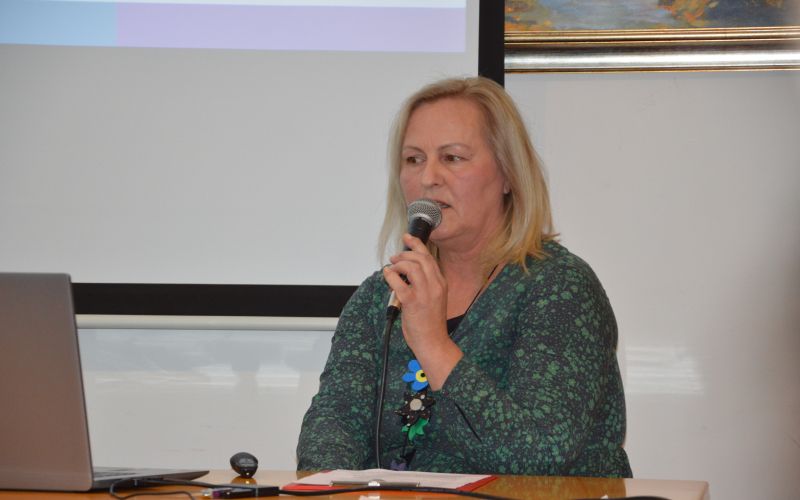 demenca, spominčica, alzheimer-slovenija, inkontinenca