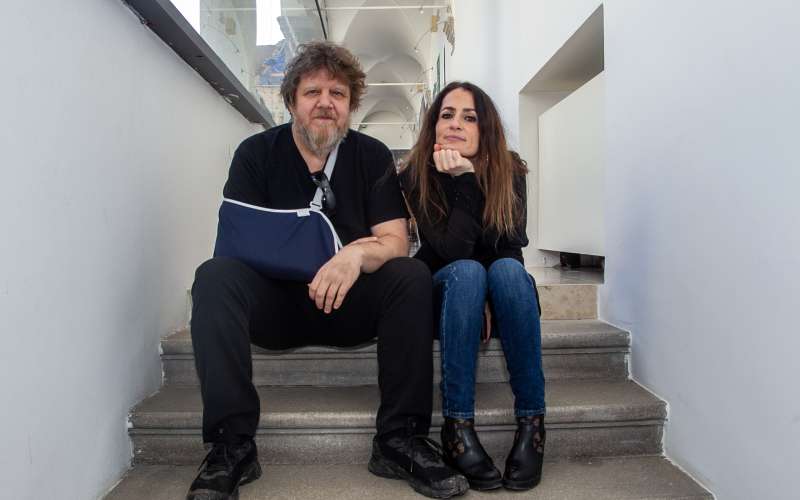 Ustvarila sta Čudež – album, kjer se poezija in klavir združita v glasbeno čarovnijo.