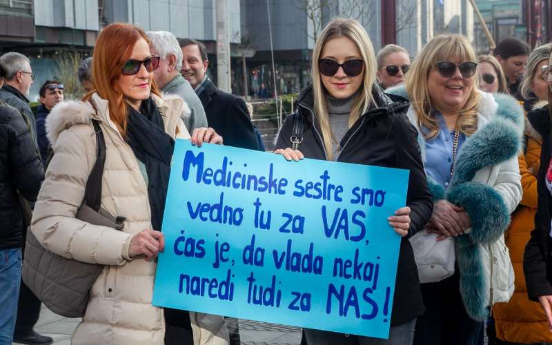 protestni shod, medicinske sestre.jpg