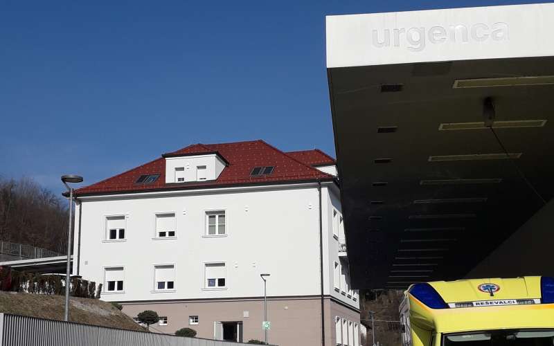Bolnica Trbovlje Uprava.jpg