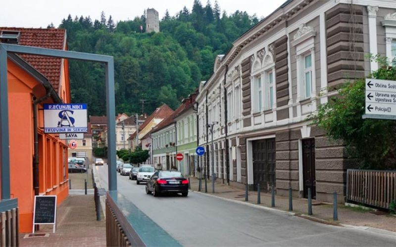 trg-bratov-mravljakov-sostanj