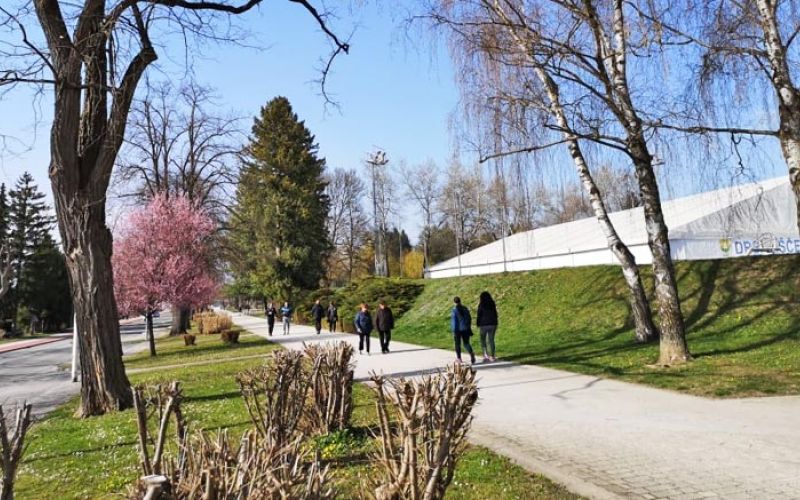 sprehod-velenje-park-karantena