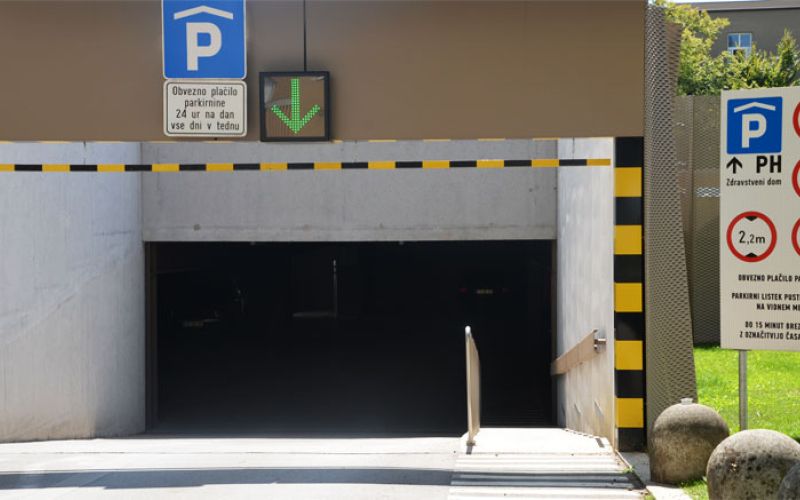 parkiranje_garazna_hisa