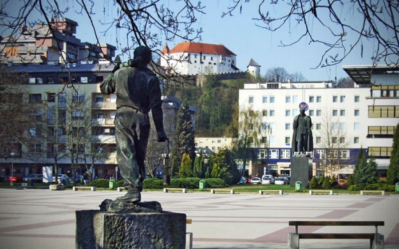 tito-spomenik_titov_trg