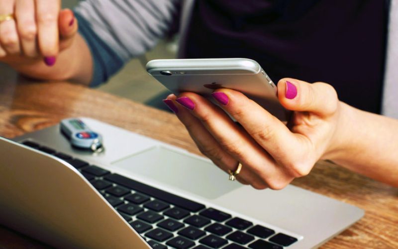 e-vem, telefon, racunalnik, prenosnik, poslovni