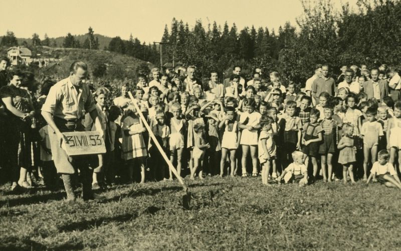 OŠ MPT Polaganje temeljnega kamna 31. avgusta 1953 (Fototeka Muzeja Velenje)