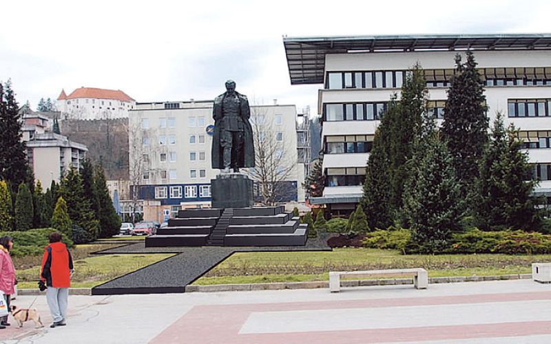 titov_trg_spomenik_idejni_projekt_2008