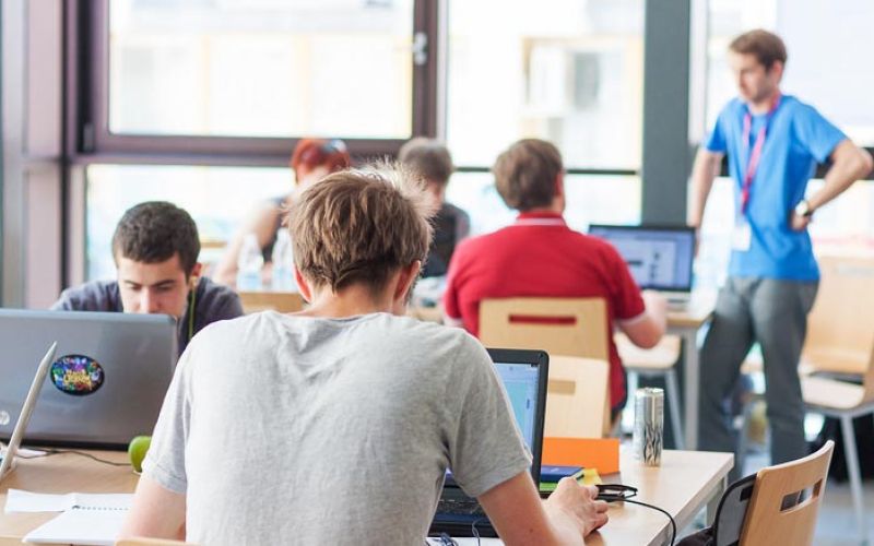 podjetniski_trampolin