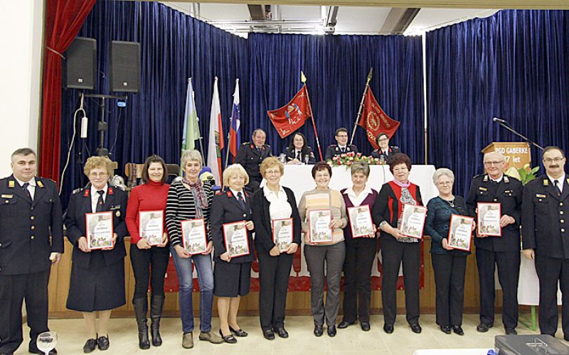PGD Gaberke občni zbor-veteranke_gaberke