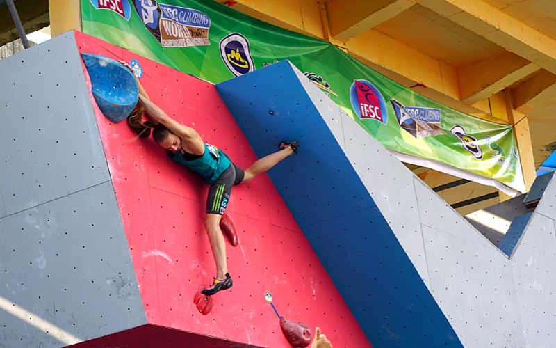 janja-garnbret_mladinska-svetovna-prvakinja-2016-v-tezavnosti-in-balvanih_foto-domen-svab