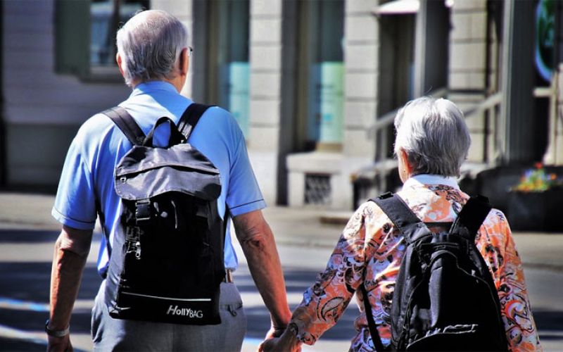 upokojenec-zdravje-pokojnina-izlet