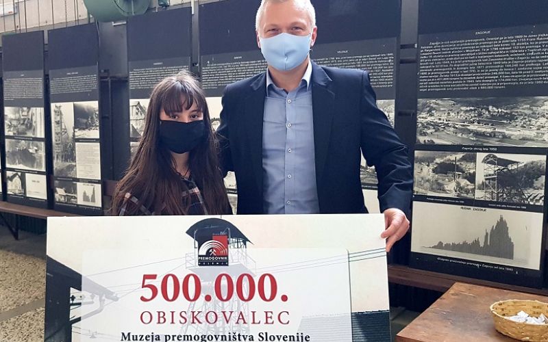 Pol milijona obiskovalcev