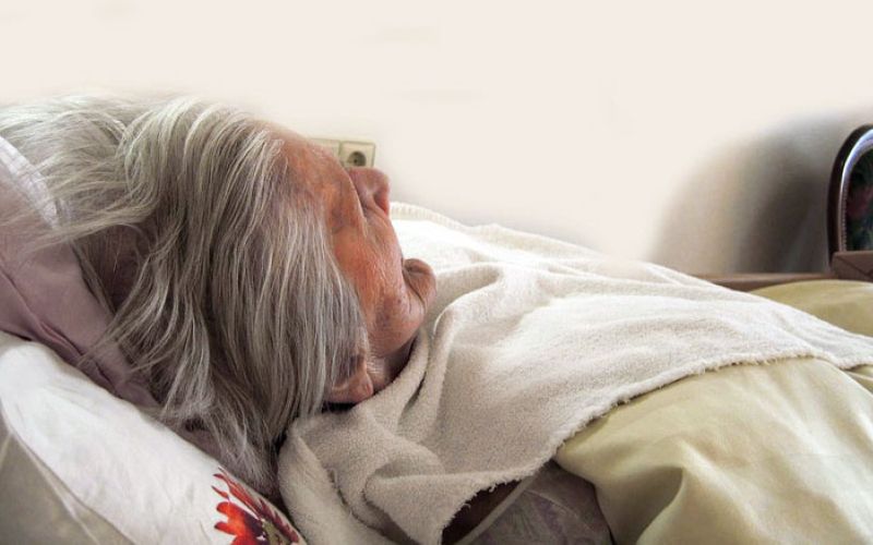 dom-varstvo-starejsi-postelja-pokoj
