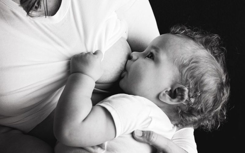 breastfeeding-2428378_1280