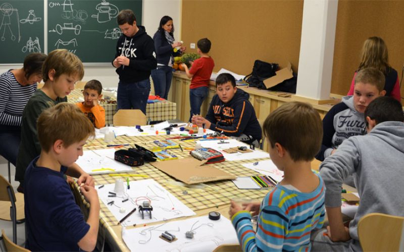 delavnica miha cojhter robotki galerija velenje mladi