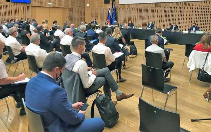 sestanek-zupanov-brdo-pri-kranju