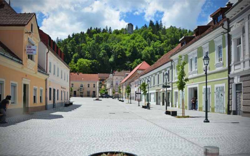 trg-bratov-mravljakov-sostanj_2020