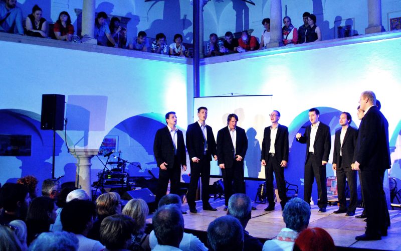 šaleški študentski oktet_1172