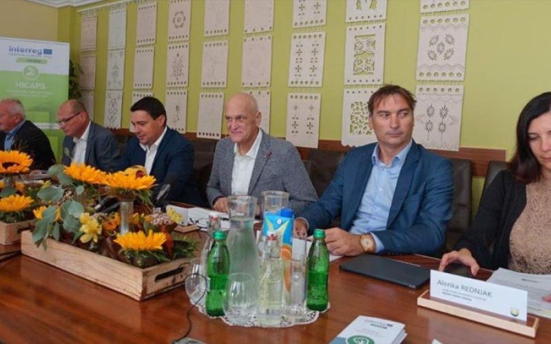 novinarska-velenje-praznicna