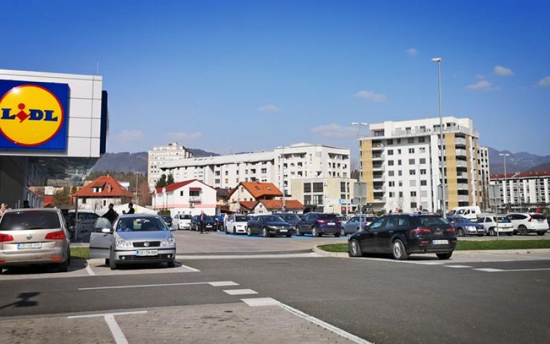 lidl-trgovina-nakup-hrana-parkirisce