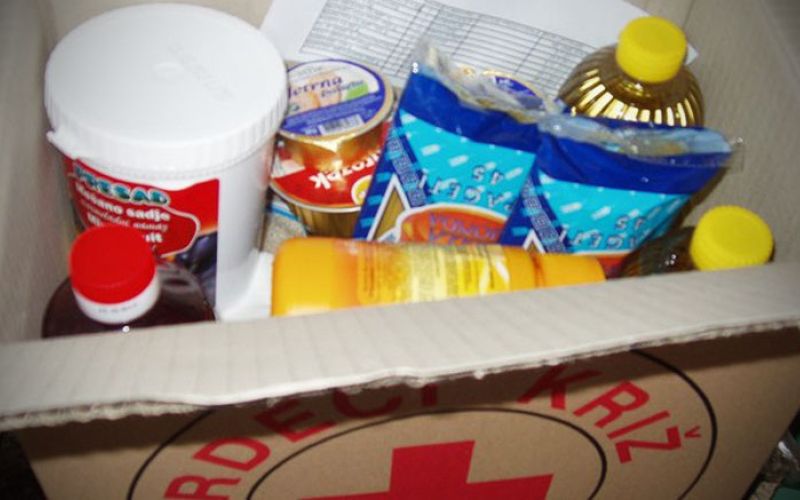 rdeci_kriz_paket_hrane
