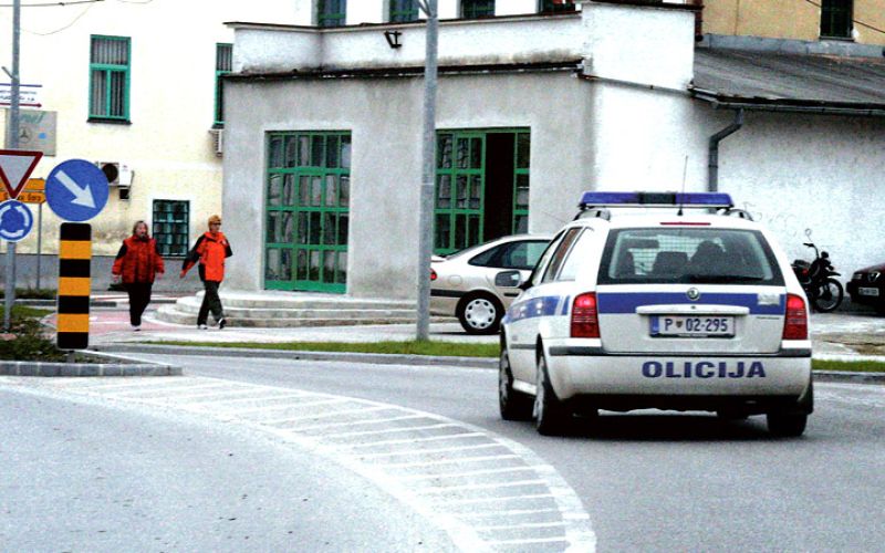 policija, policijski avto, prometna, modri