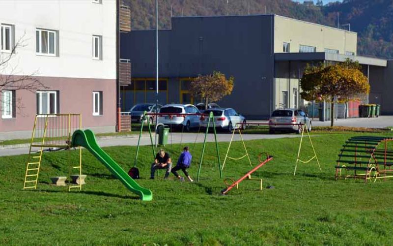 smartno-ob-paki-igrisce-otroci