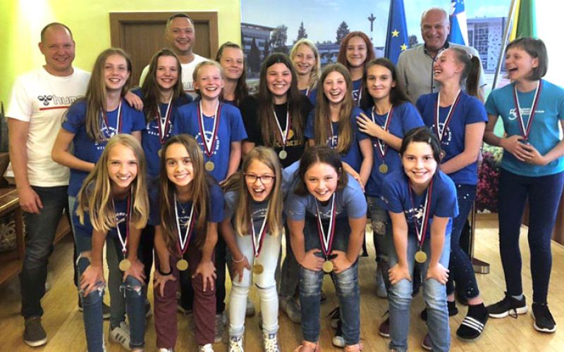 zupan-sprejel-drzavne-prvakinje-a