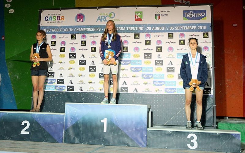 Janja Garnbret_mladinska svetovna prvakinja v balvanskem plezanju_foto SYCT