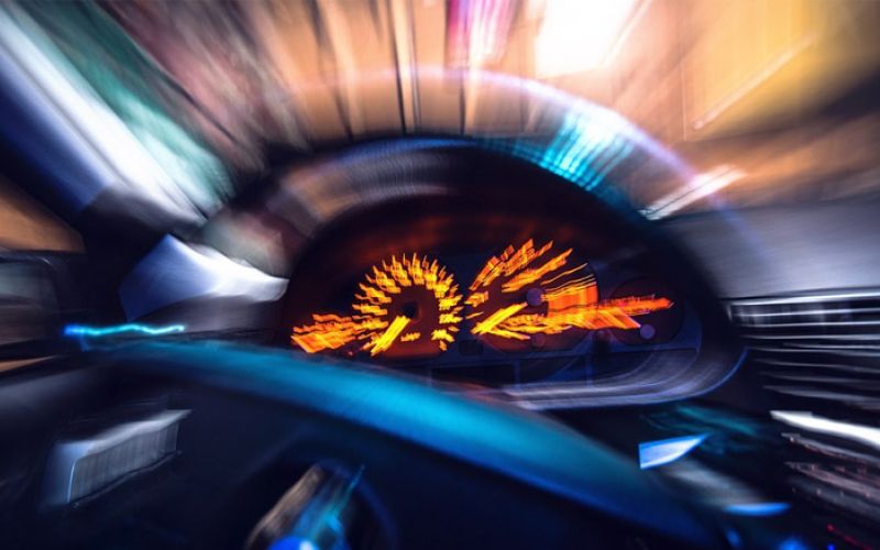 hitrost-voznja-divjanje-avto-nesreca