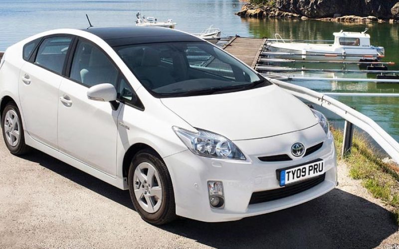 belih-avtov-je-najvec