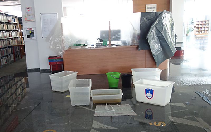 knjižnica-poplava-0530