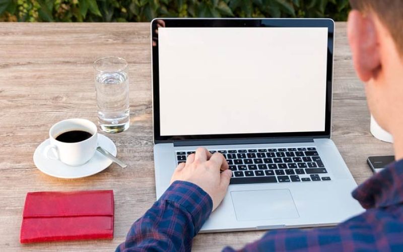 delo-od-doma-otrok-racunalnik-ucenje