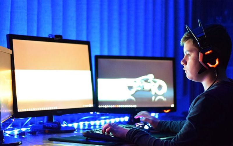 racunalniski_zaslon_skoduje-ocem