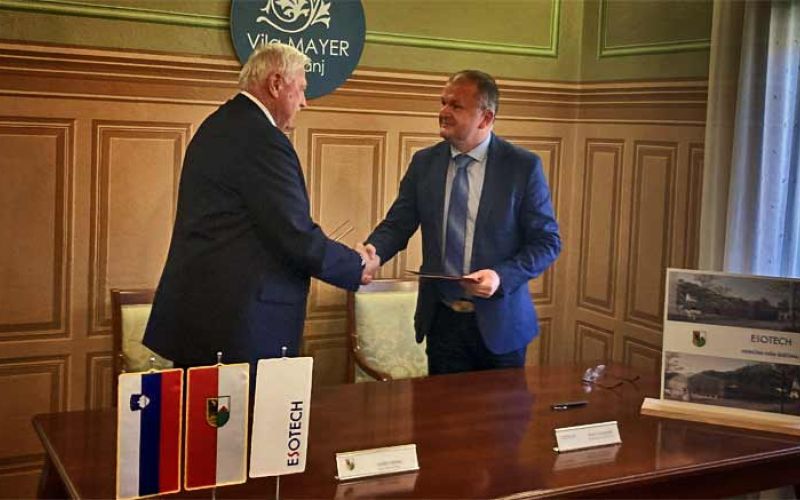 podpis-garazna-hisa-sostanj