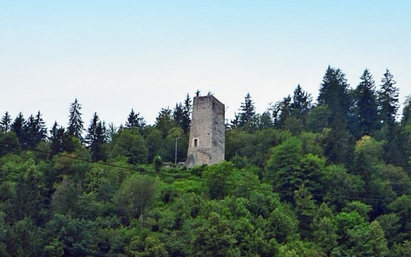 pusti-grad-sostanj
