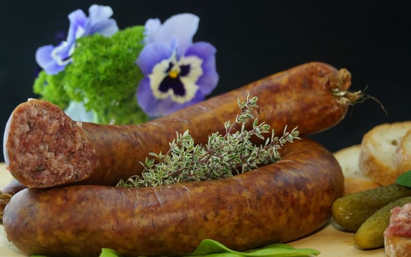 hrana. klobasa