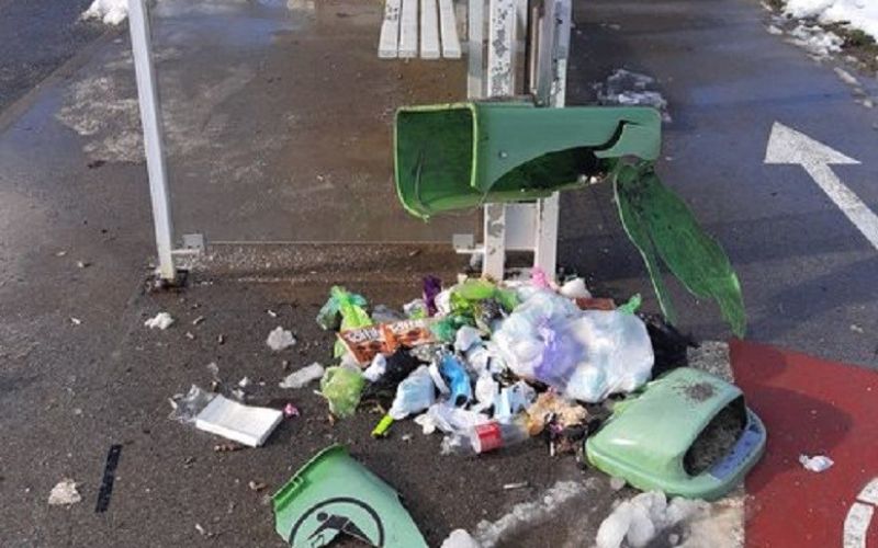 Vandalizem koši za smeti, dec 2021