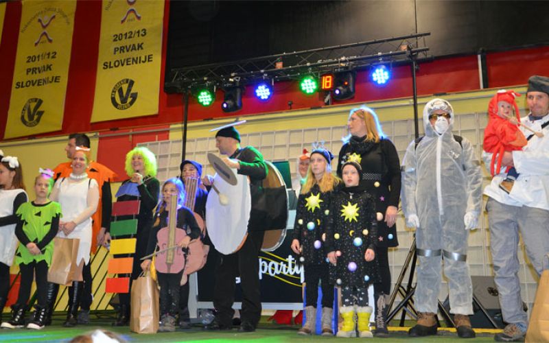 pust-rdeca_dvorana_2018a
