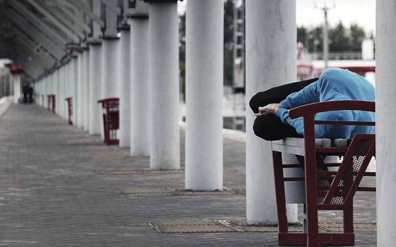 socialna-stiska-brezdomec