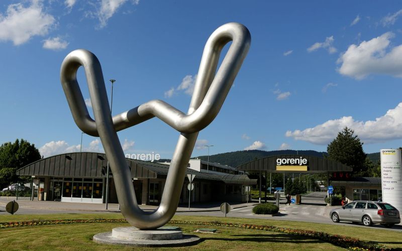 Slovenian government and labour unions agree on wage cuts to save money in all sectors