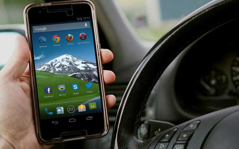 telefon-voznja-promet