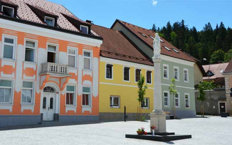 trg-bratov-mravljakov-sostanj_2020b