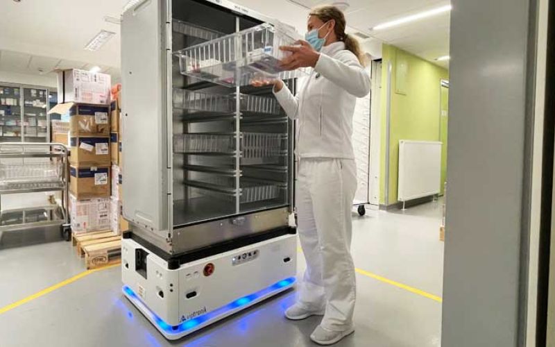 SB-Slovenj-Gradec—donacija-robota-2