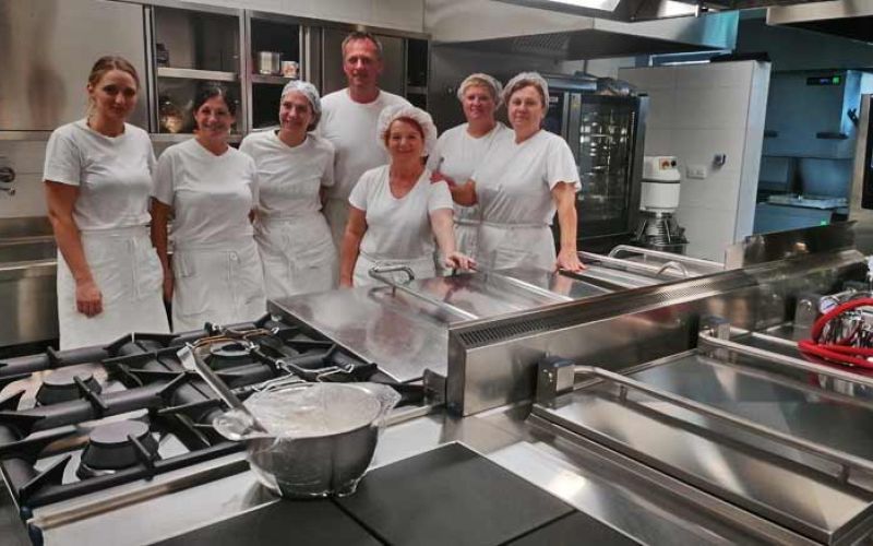 zdrava-hrana,-vrtec,-kuharska-ekipa_093533